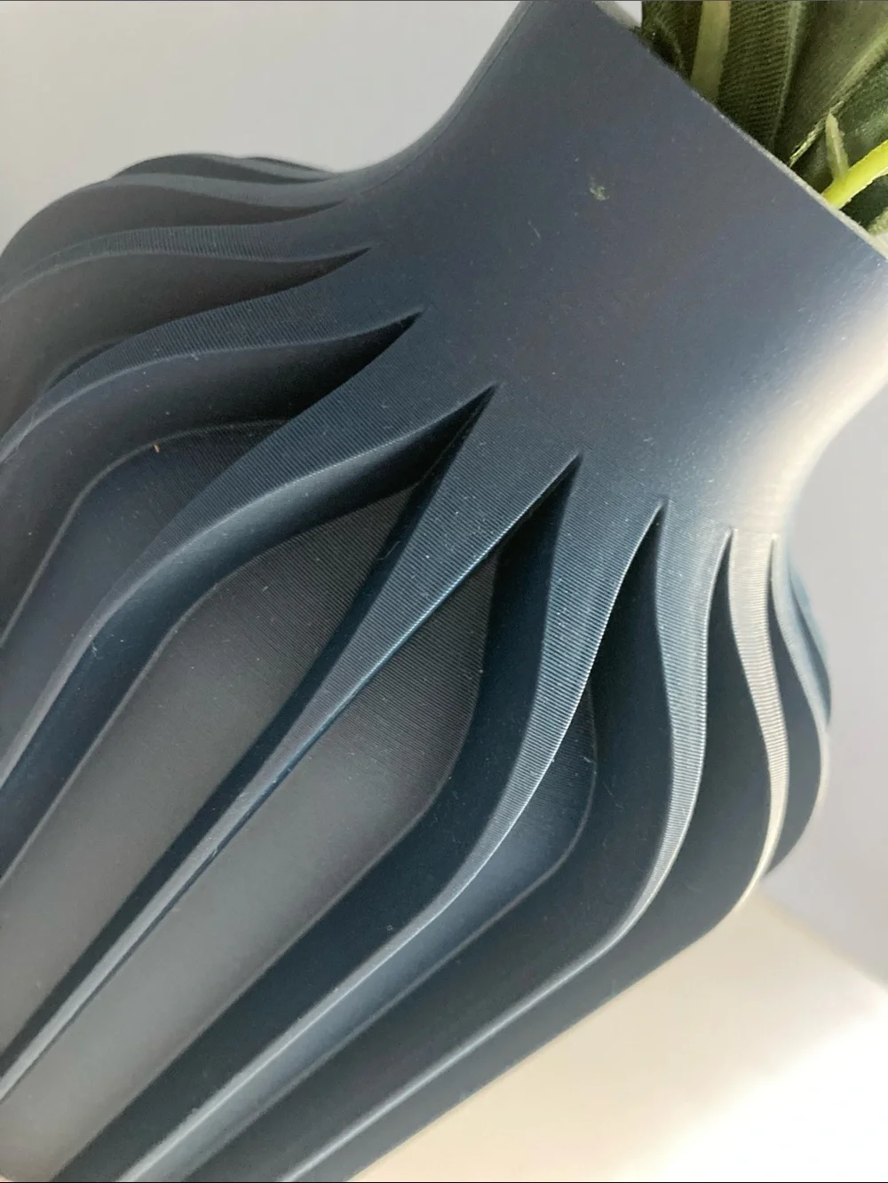 3D GEOMETRIC VASE AND BOUQUET ARTIFICIAL FLOWERS NAVY BLUE MEDIUM SIZE